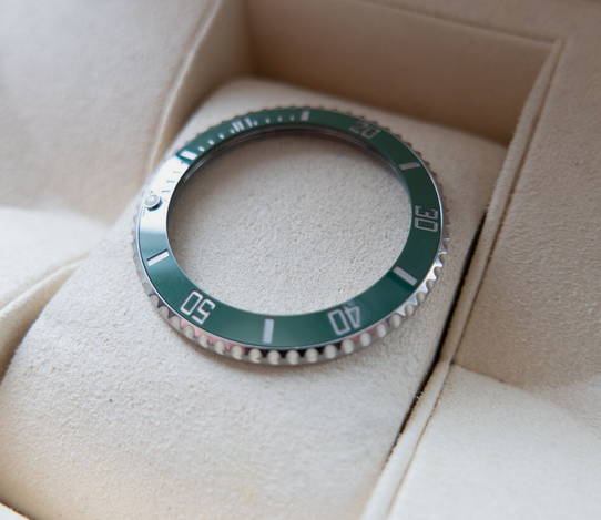 Ceramic and Stainless Steel Bezel Rolex Submariner 116610 LV Hulk Starbucks 40mm - Image 3